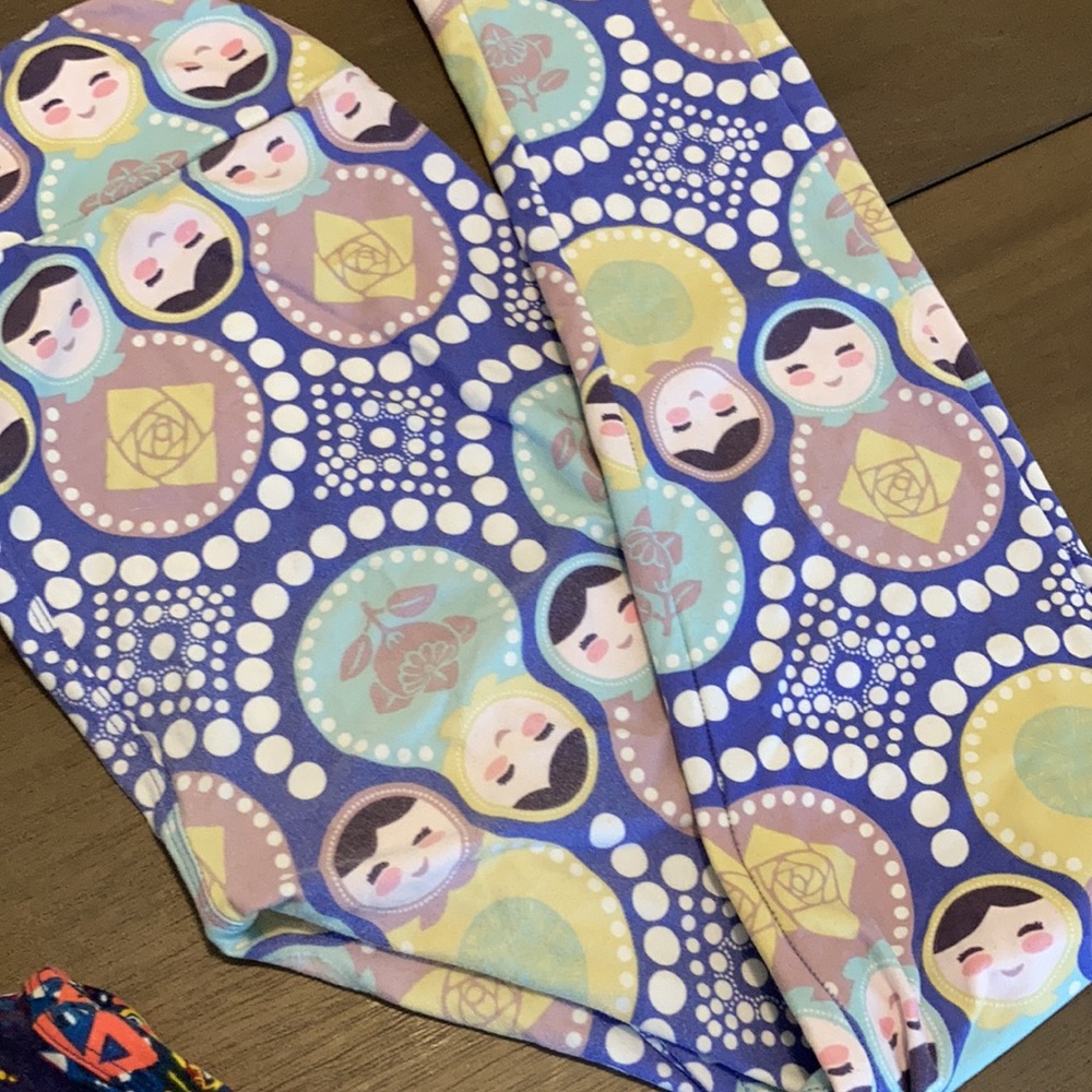 LulaRoe OS Russian Doll leggings